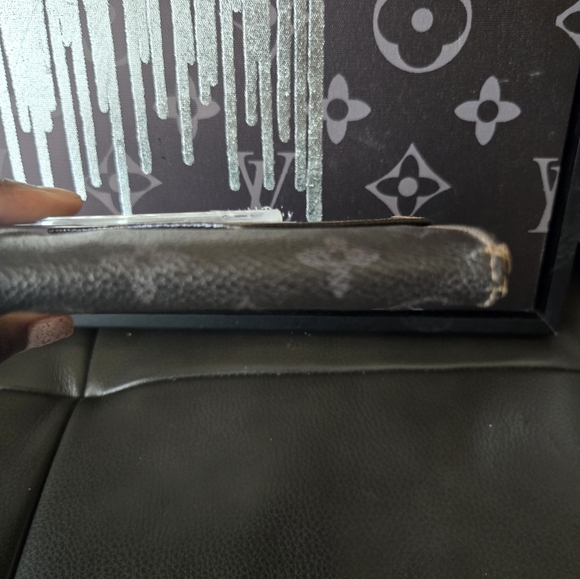 Louis Vuitton Momogram Snap Wallet - Picture 13 of 15